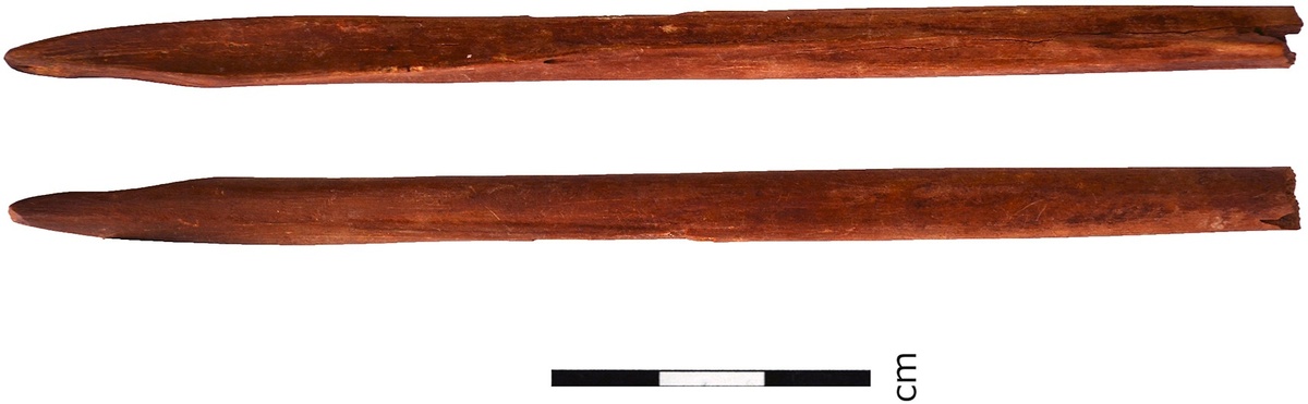 Костяной наконечник возрастом около 28 600 лет.